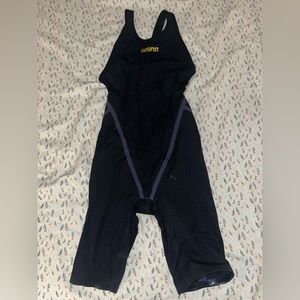 Women Arena Powerskin Carbon-Core FX Open Back Swimming Race Suit Black/Gold 30